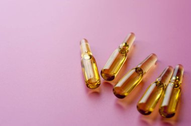 İlaç ile yakın çekim cam ampulleri