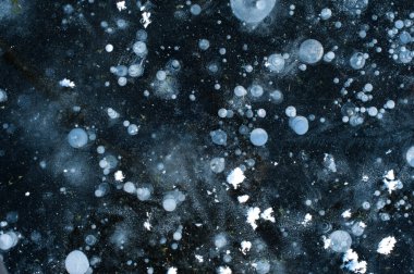 Üst görünüm yakın hava kabarcıkları en tepeye yükseldi