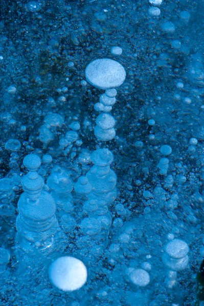 Närbild stora och små vita luftbubblor — Stockfoto