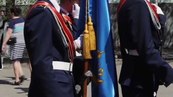 Rússia, Ulyanovsk, 9 de maio de 2019: Jovens Alunos Graduados do Ensino Médio Militar — Vídeo de Stock