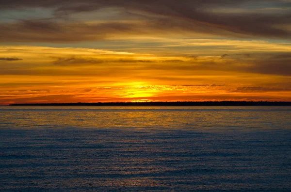 色鮮やかな夕焼け。カナダ. — ストック写真