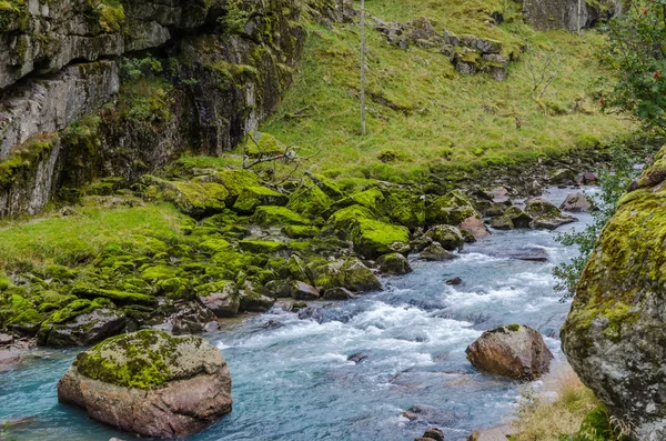 Mountain floden. Norge. — Stockfoto