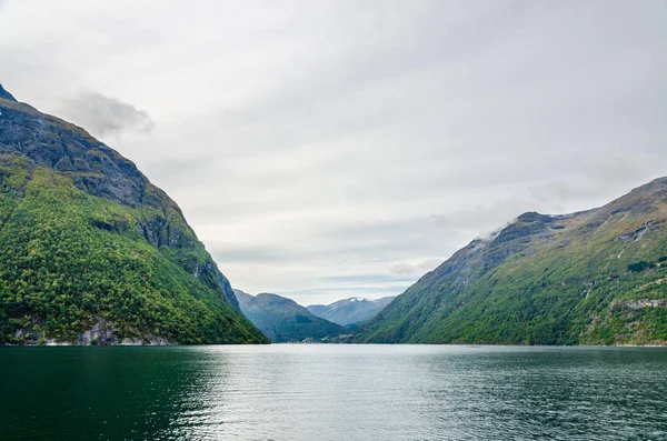 Fjordu v Norsku na šířku — Stock fotografie