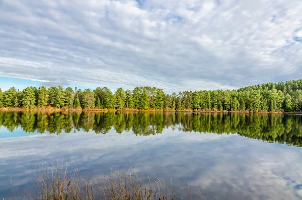 Lago no parque algonquin — Fotografia de Stock