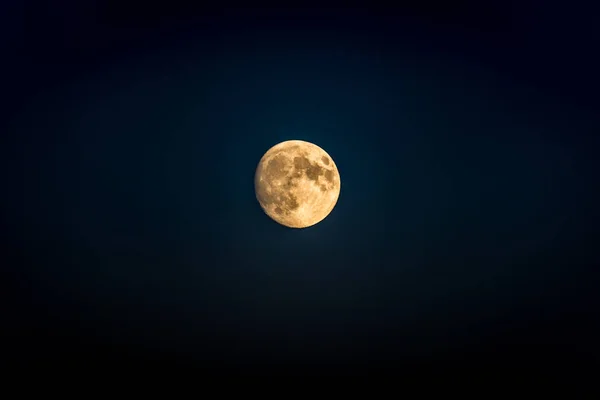 Luna sul cielo — Foto Stock