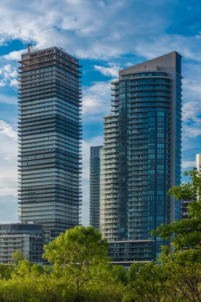 Stad landschap in zonnige dag — Stockfoto