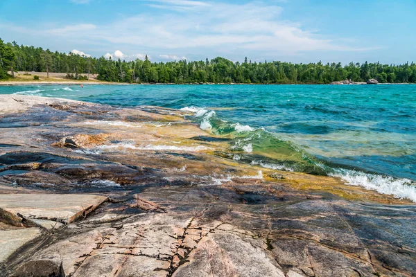 Lago superior en día soleado —  Fotos de Stock