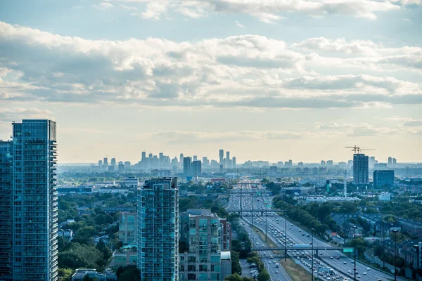 Uitzicht op de stad in de zomer — Stockfoto