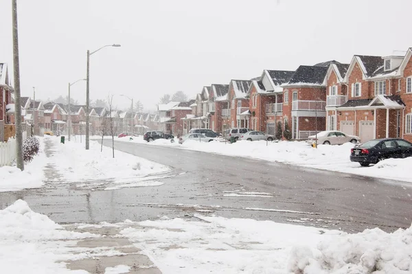 大雪过后的加拿大小镇公路 — 图库照片