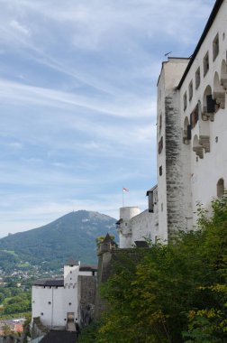Salzburg 'un yukarısındaki Hohensalzburg kalesi, Avusturya