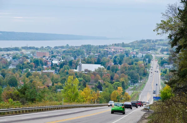 Kanada Nın Quebec Kentinde Bulutlar Altında Sonbahar Sonu Olmayan Yol — Stok fotoğraf