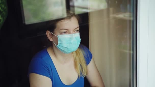 Happy smiling female scientist taking off protective medical face mask after coronavirus pandemic. Young caucasian woman is removing medical face mask. Stop covid-19 pandemic. Virus protection — Stock Video