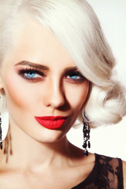 Klasik Güzellik Portresi