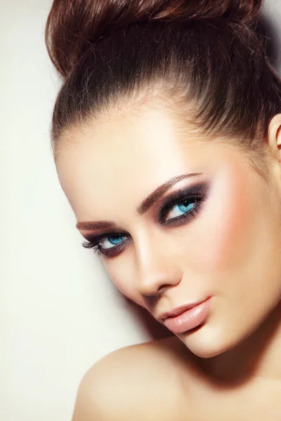 Fiatal lány make-up vintage stílusú — Stock Fotó
