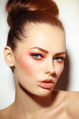 Genç çekici kadın