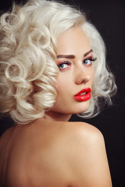 Sexy blonde beautiful girl — Stockfoto