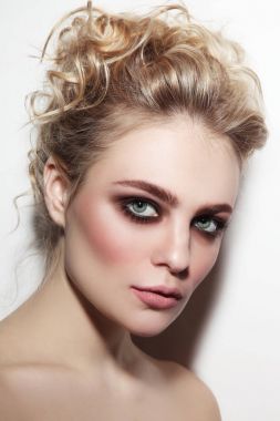 Genç güzel kadın. 