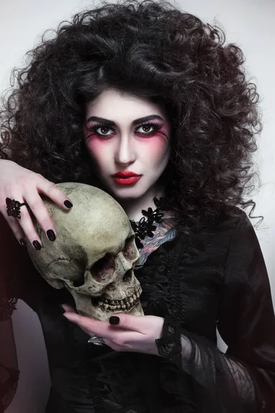 Gothic woman with skull in hands — Stock Photo, Image