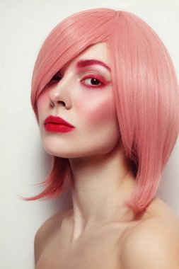 pembe peruk genç güzel kadın