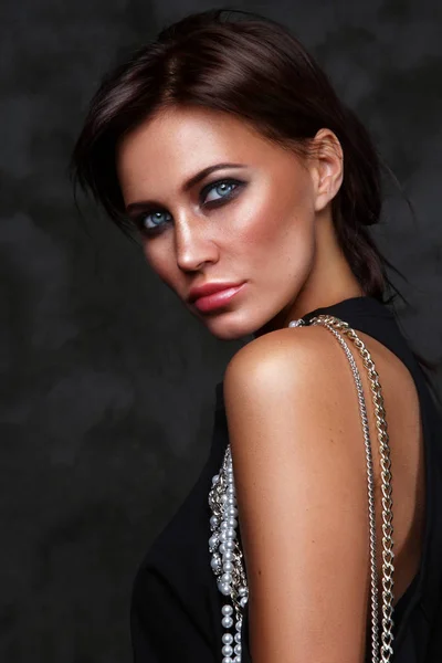 Mulher Bronzeada Magro Bonito Jovem Com Maquilhagem Olho Fumegante — Fotografia de Stock