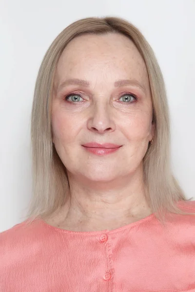 Retrato Hermosa Feliz Sonriente Seniour Mujer Con Maquillaje Fresco — Foto de Stock