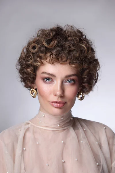 Vintage Style Portrait Young Beautiful Woman Curly Hair Natural Makeup — Stock Photo, Image