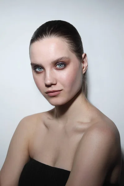 Portrait Jeune Belle Femme Avec Maquillage Des Yeux Fumé — Photo