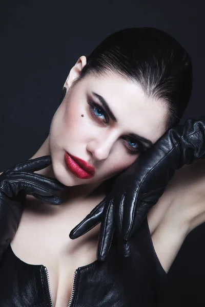 Young Beautiful Sexy Brunette Fancy Makeup Leather Gloves — Stock Photo, Image