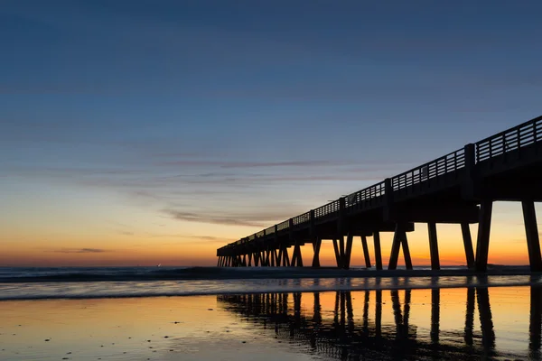 Pier van de visserij in de ochtend — Stockfoto