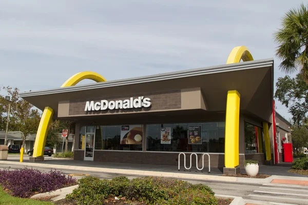 McDonalds snabbmatsrestaurang — Stockfoto