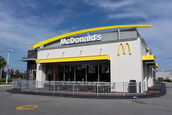 McDonalds snabbmatsrestaurang — Stockfoto