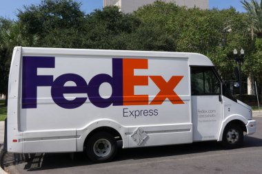 Fedex Express teslimat kamyonu