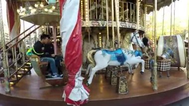 Yuvarlak Merry Go veya Carousel