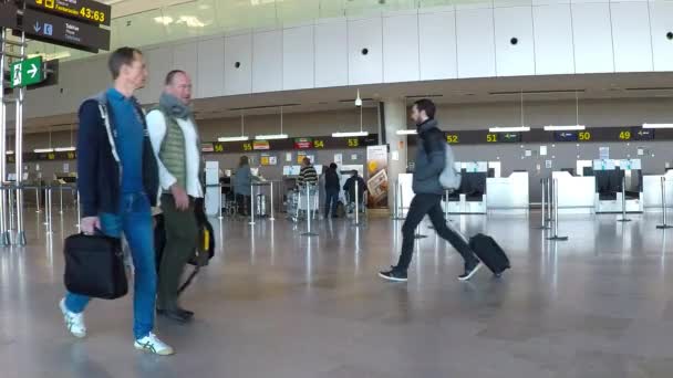 Airline Passengers in an Airport — Stock Video