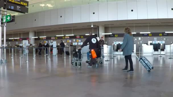 Compagnia aerea Passeggeri in aeroporto — Video Stock