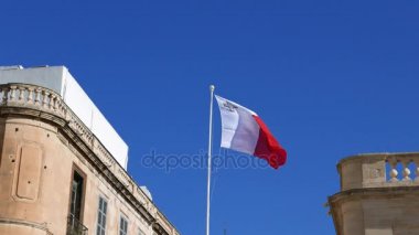 Malta bayrağı. Malta Merkez Akdeniz'in Sicilya ve Kuzey Afrika kıyıları arasında bir adalar ve Malta kısmı Avrupa Birliği'nin.