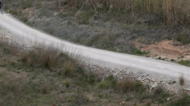 Βαλένθια Ισπανία Μαρτίου 2018 Μονοπάτι Αναβάτες Ποδηλάτων Βουνού Μια Χώρα — Αρχείο Βίντεο