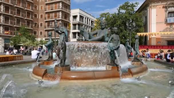 Valencia Spagna Maggio 2018 Turista Alla Fontana Turia Plaza Virgen — Video Stock