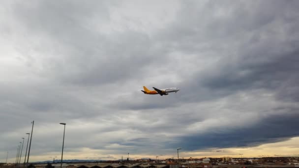 Valencia Spain January 2020 Swift Air Boeing B737 Yellow Dhl Video Clip