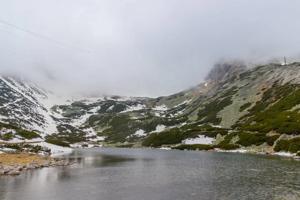 Skalnate pleso górskie jeziora. Słowacja. — Zdjęcie stockowe