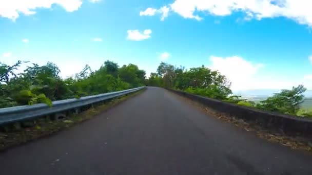 Hoewel rijden tropische weg — Stockvideo