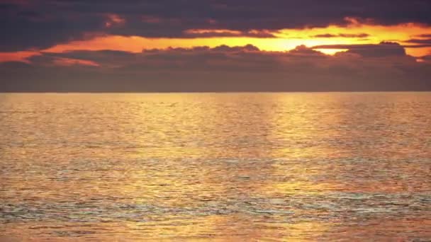 Open Calm Ocean Sunset Cloudscape Pôr Sol Quente Sobre Oceano — Vídeo de Stock