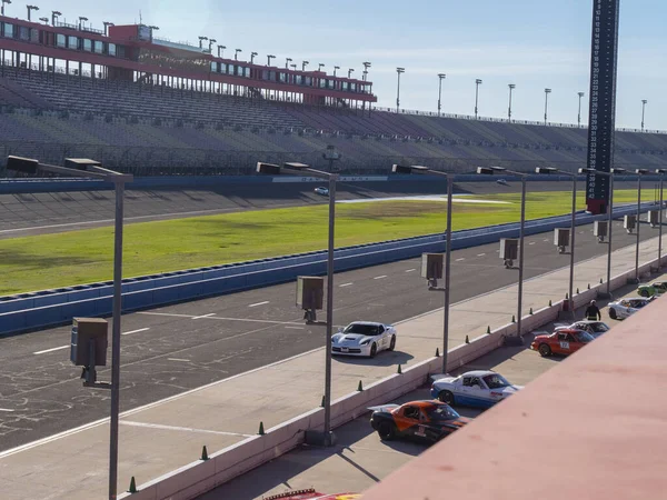 Breed Hoekzicht Vanaf Tribunes Racebaan Bij Auto Club Speedway — Stockfoto