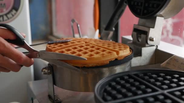 Chefs hands takes golden brown Belgian waffles from a waffle iron. Chef step by step preparing Belgian waffles with bananas, strawberries, ice cream, honey and chocolate syrup — Stock Video