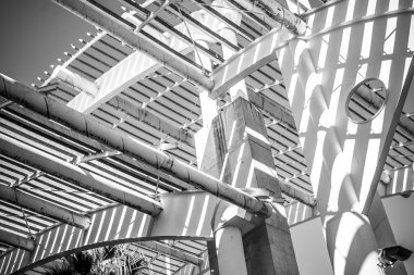 Sanayi, dövme çelik yapı, metal çubuklarla metal çatı ve