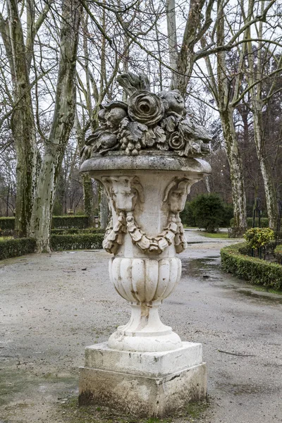 Statue im Garten der Stadt Arajuez — Stockfoto