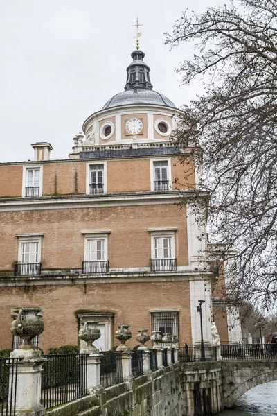 Vista del edificio en la ciudad de Aranjuez — Foto de Stock