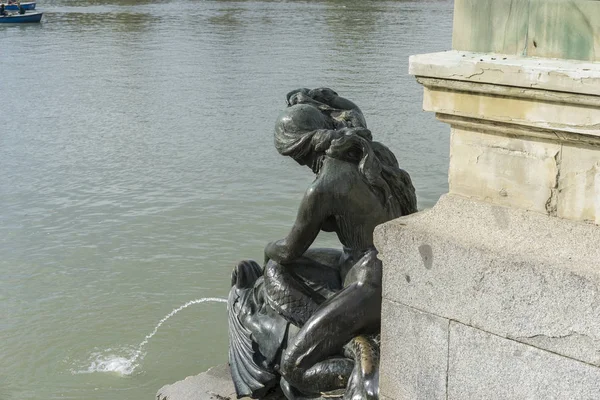 Fontane e giardini del giardino reale del retiro a Madrid — Foto Stock