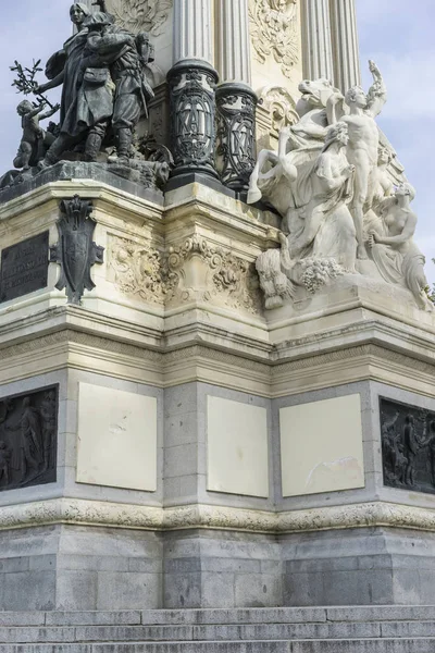 Monumento, fontes e jardins em Madrid — Fotografia de Stock