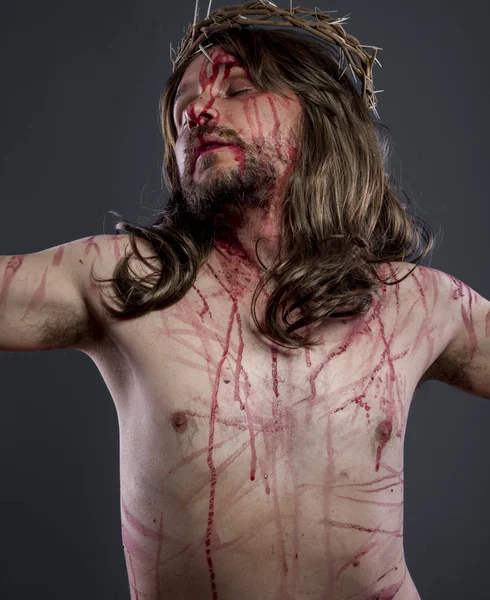 Jesus mit Dornenkrone und Blut am Körper — Stockfoto